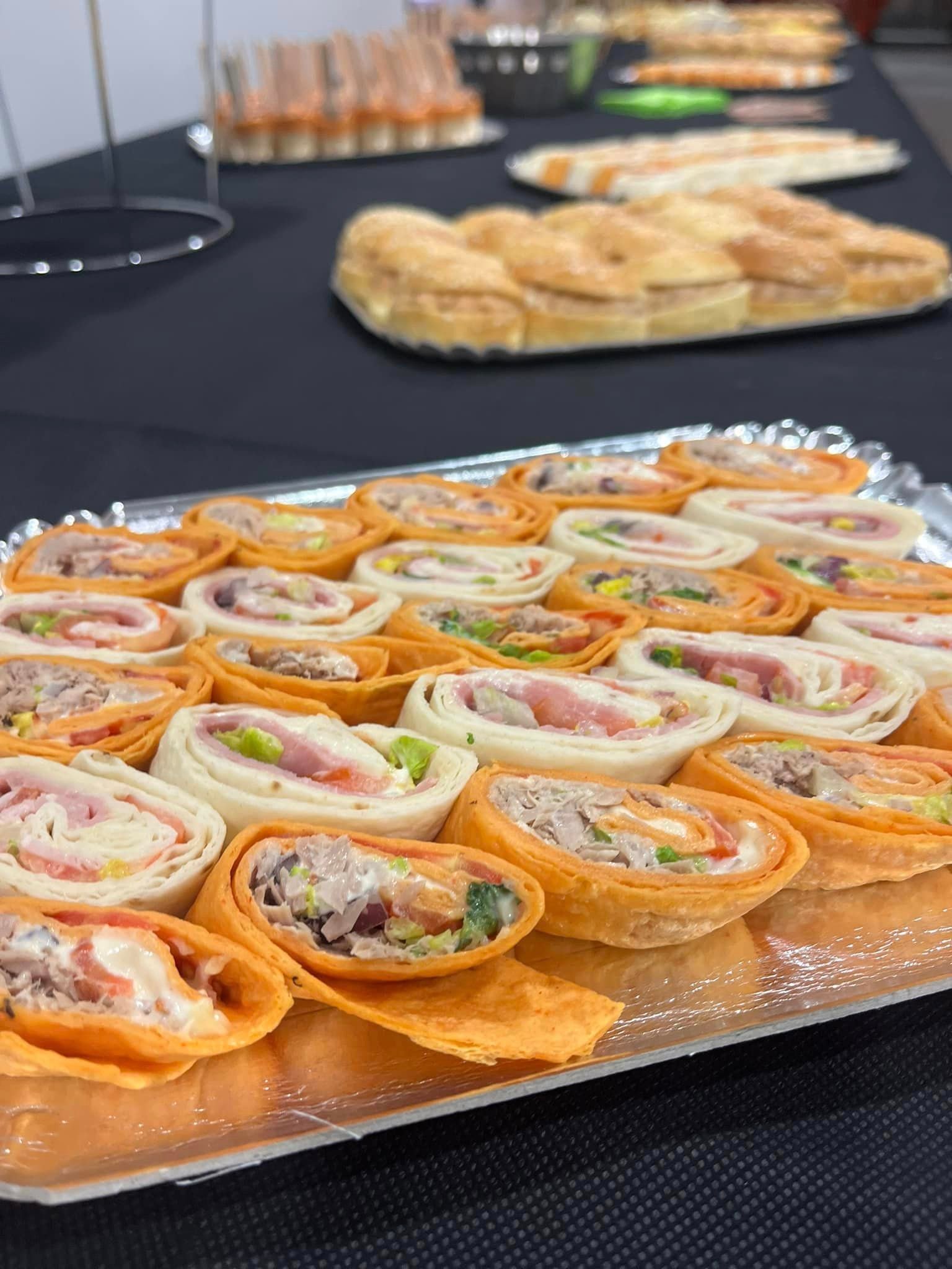 Photo d'une assiette de wraps réalisés par le traiteur